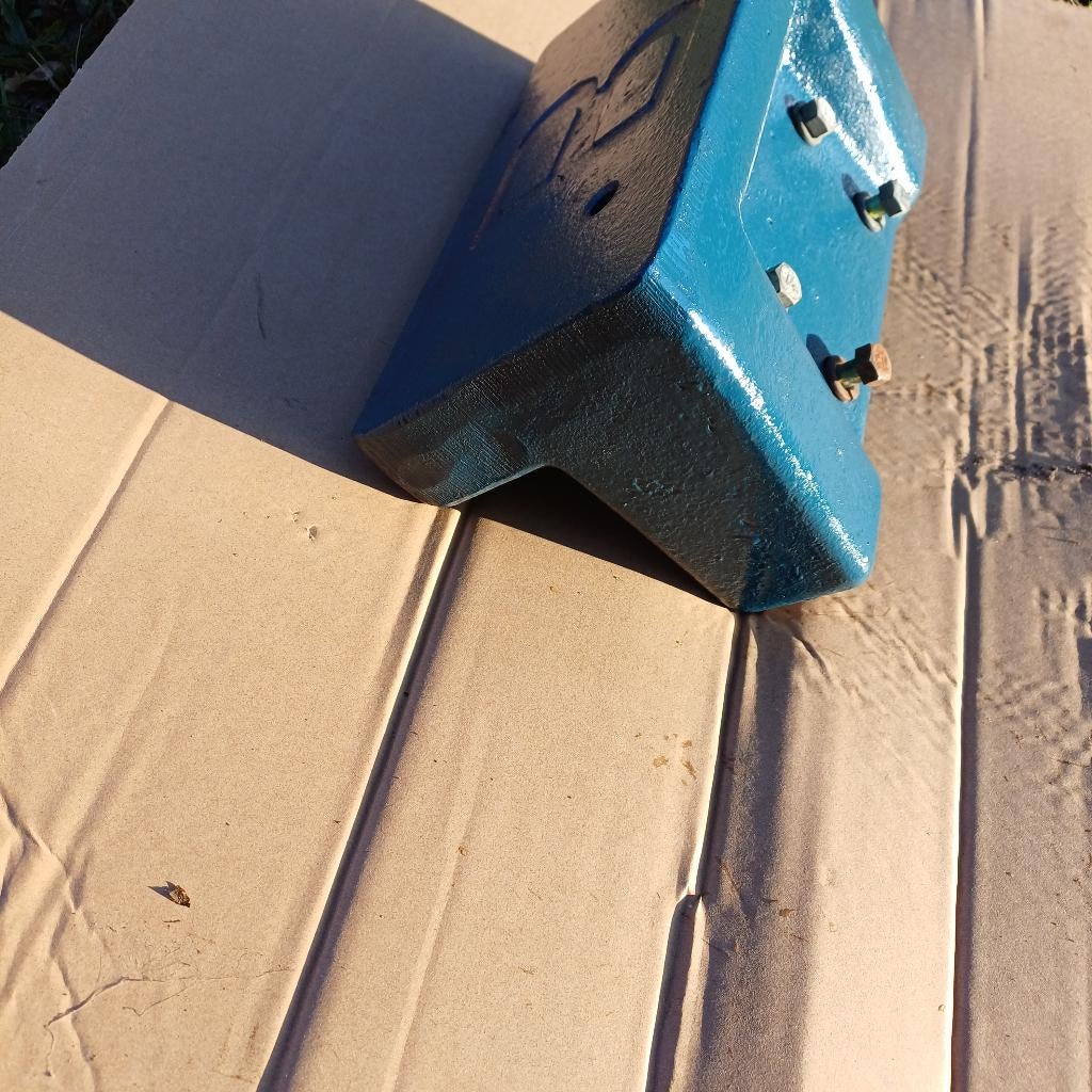 Bloc de poids original Kubota, Enlèvement