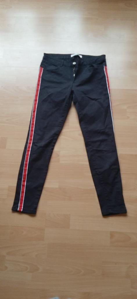 Zwarte broek met rode streep Zara maat 40, Kleding | Dames, Ophalen of Verzenden, Gedragen, Maat 38/40 (M)
