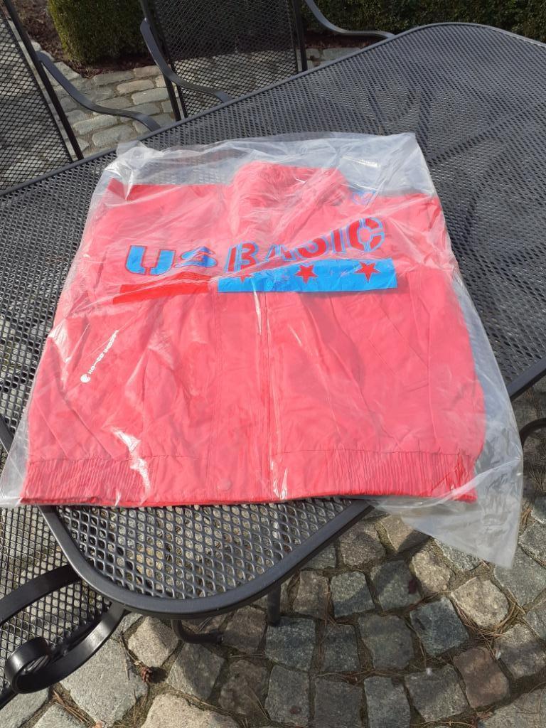 regenjas met kap-US basic-rood-maat L-nieuw, Caravanes & Camping, Enlèvement, Neuf, Imperméable