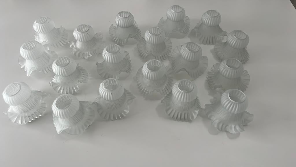 18 mooie oude glazen matte lampekapjes, Antiek en Kunst, Ophalen