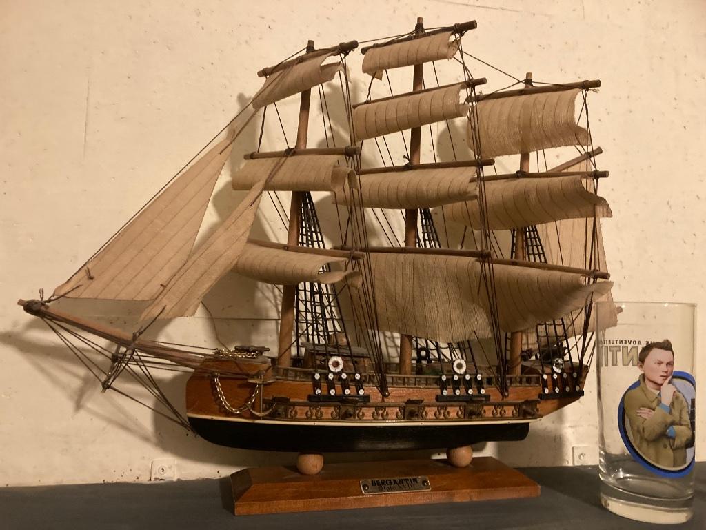 Schip ala Kuifje met gratis glas, Verzamelen, Ophalen, Kuifje, Gebruikt, Beeldje of Figuurtje