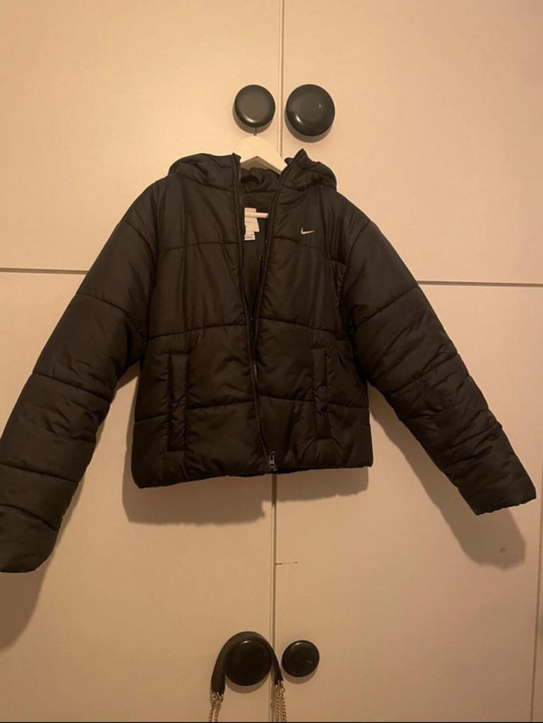 nike puffer jas, Kleding | Dames, Jassen | Winter, Ophalen of Verzenden, Zo goed als nieuw, Maat 36 (S), Zwart