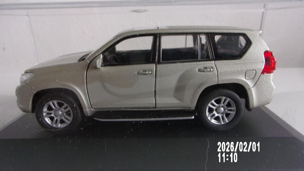 TOYOTA LAND CRUISER PRADO 1/43 NEUVE,VITRINE, Hobby & Loisirs créatifs, Voitures miniatures | 1:43, Neuf, Voiture, Autres marques