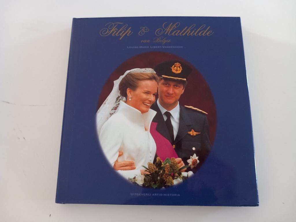 Boek Filip & Mathilde van België royalty koningshuis koning, Verzamelen, Ophalen of Verzenden, Zo goed als nieuw, Tijdschrift of Boek
