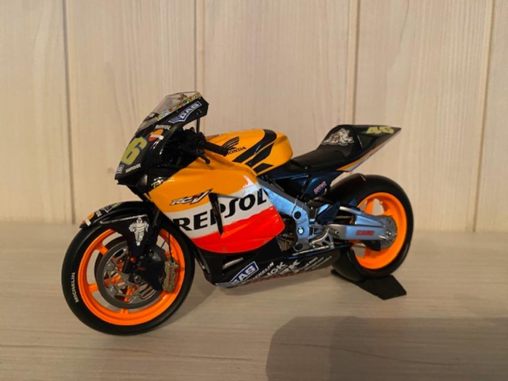 Valentino Rossi 1/12 Minichamps Honda Repsol, Enlèvement ou Envoi, Comme neuf, 1:9 à 1:12, Moteur