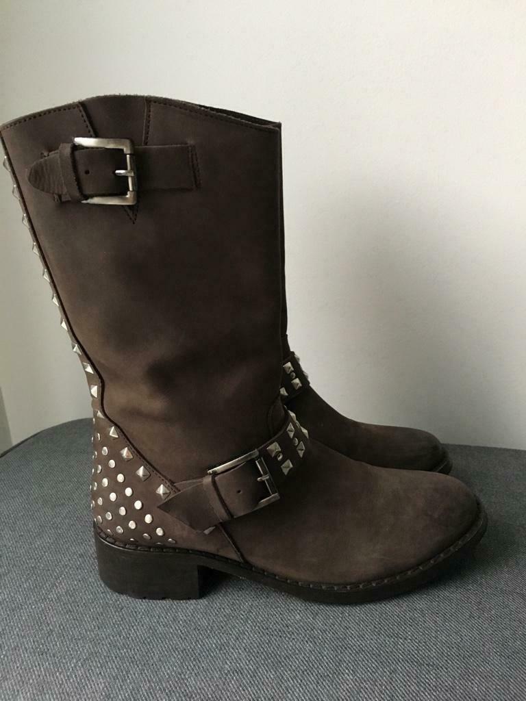 Korte leder laarzen van Buffalo.  -  37, Kleding | Dames, Schoenen, Zo goed als nieuw, Lage of Enkellaarzen, Bruin, Verzenden