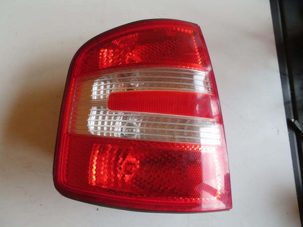 Feu arrière gauche Skoda Fabia Break, Autos : Pièces & Accessoires, Enlèvement, Utilisé, Skoda