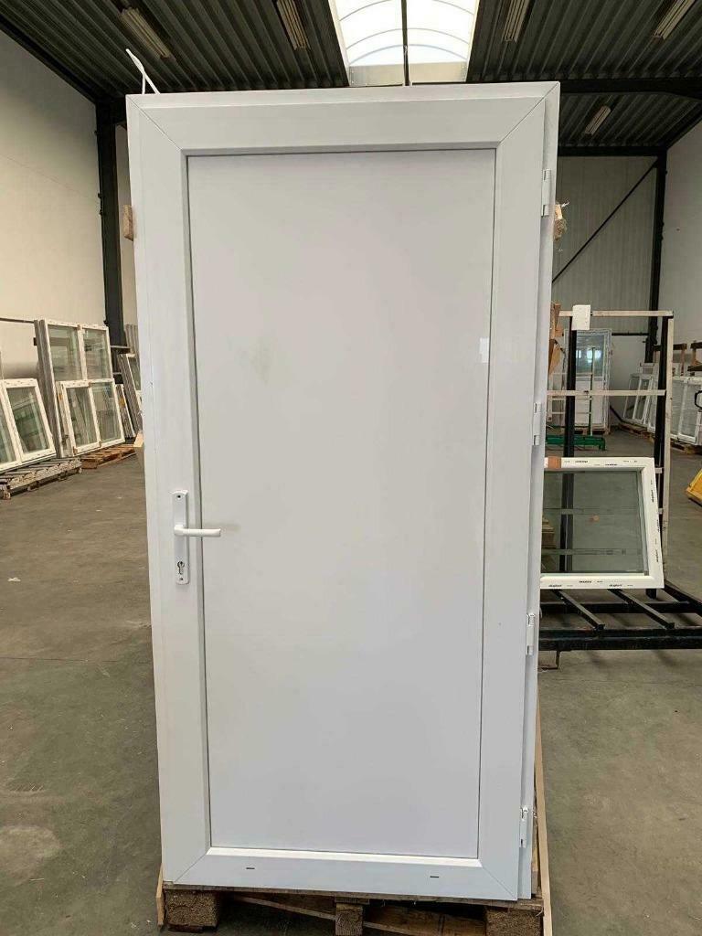 PVC Deur van STOCK - 98x200 - Voor tuinhuis, garage, schuur, Doe-het-zelf en Bouw, Deuren en Vliegenramen, Nieuw, Buitendeur, 200 tot 215 cm