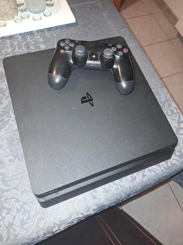 Playstation 4 Slim met 2 controllers en 8 games., Ophalen, Zo goed als nieuw, Met 2 controllers
