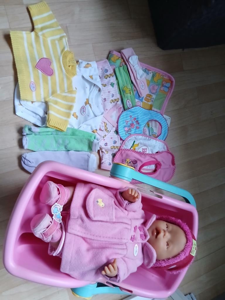 Baby born pop met kleertjes, Ophalen, Gebruikt