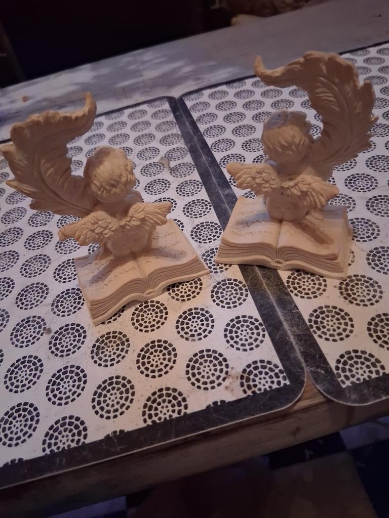 2engeltjes boekensteun, Ophalen