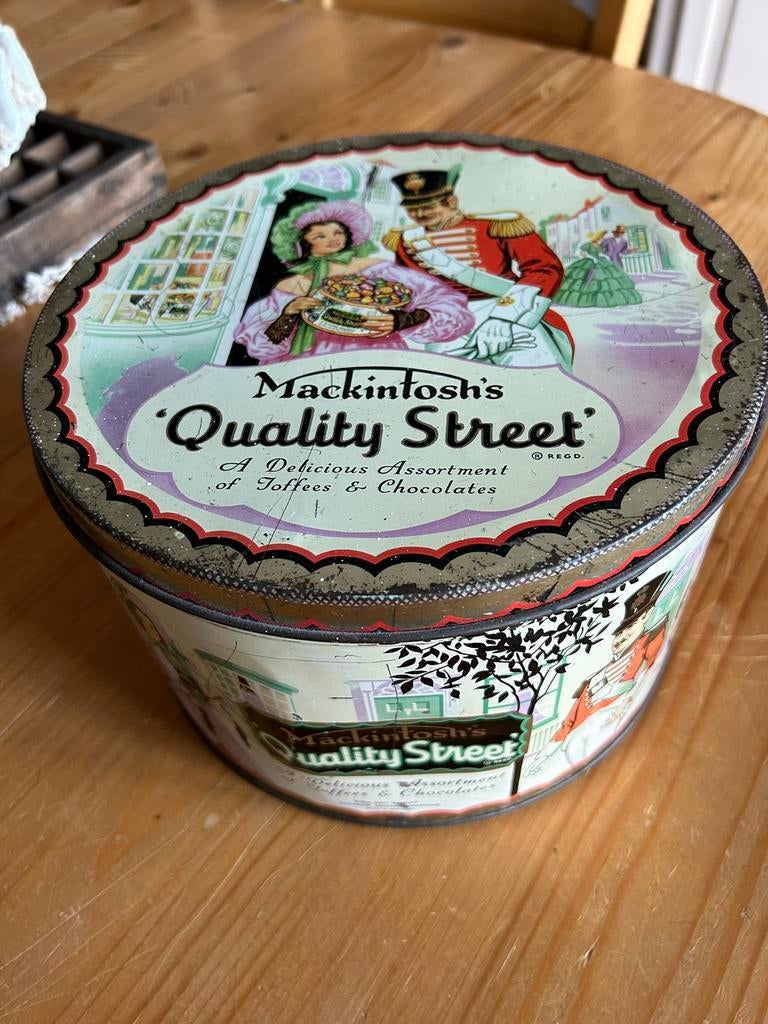 Brocante ancienne boîte Quality Street