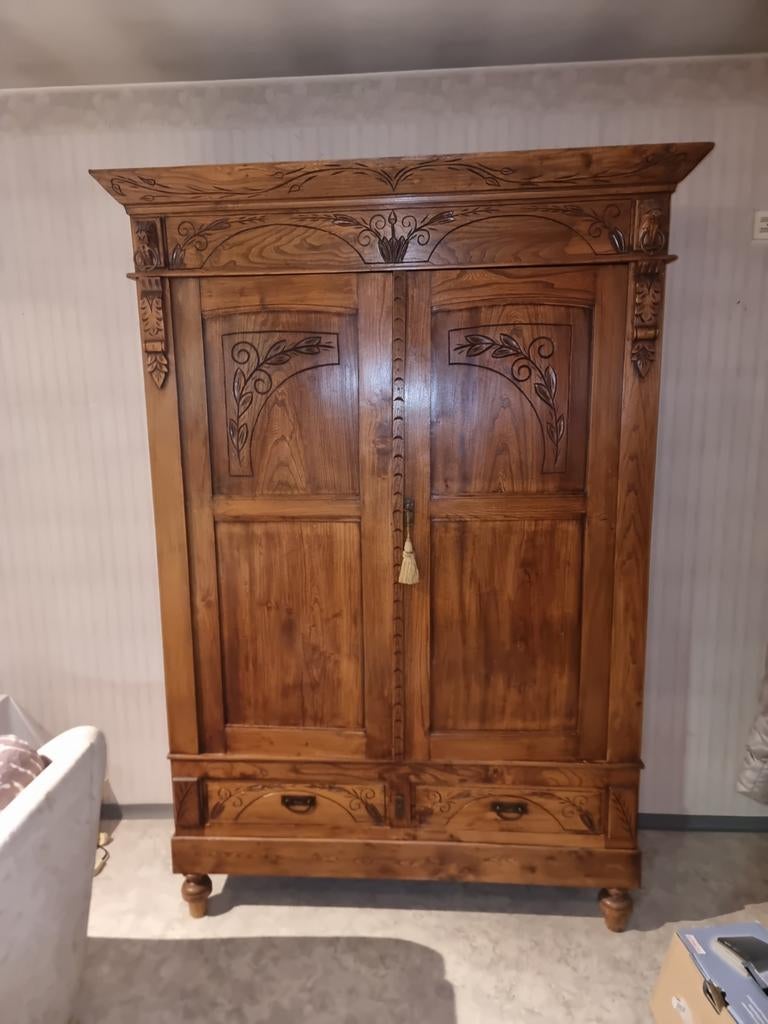 Antieke kast, Ophalen