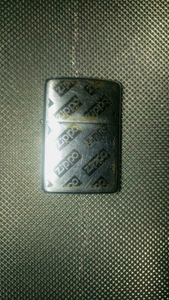 Briquet d'essence Aansteker benzine L Zippo  VI, Collections, Enlèvement ou Envoi, Utilisé, Briquet