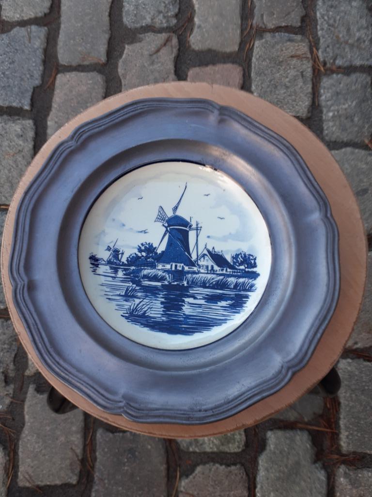 tinnen schotel met bord Delft-handpainted-doormeter 25 cm, Ophalen