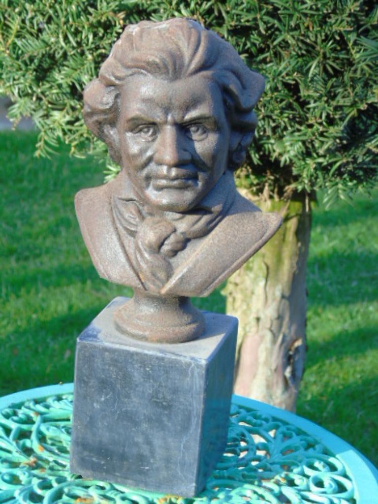 BEETHOVEN buste gietijzer met roestig brons, Tuin en Terras, Tuinwanddecoratie, Nieuw, Ophalen