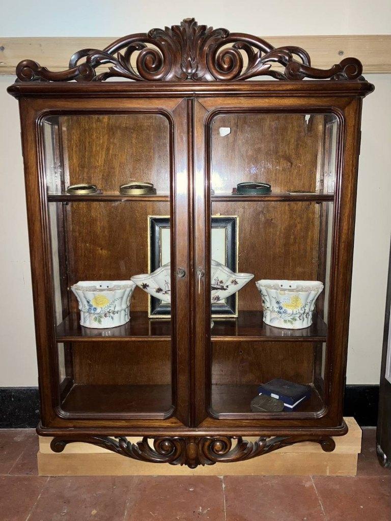 vitrine suspendue en acajou 19 éme, L.Ph., Enlèvement