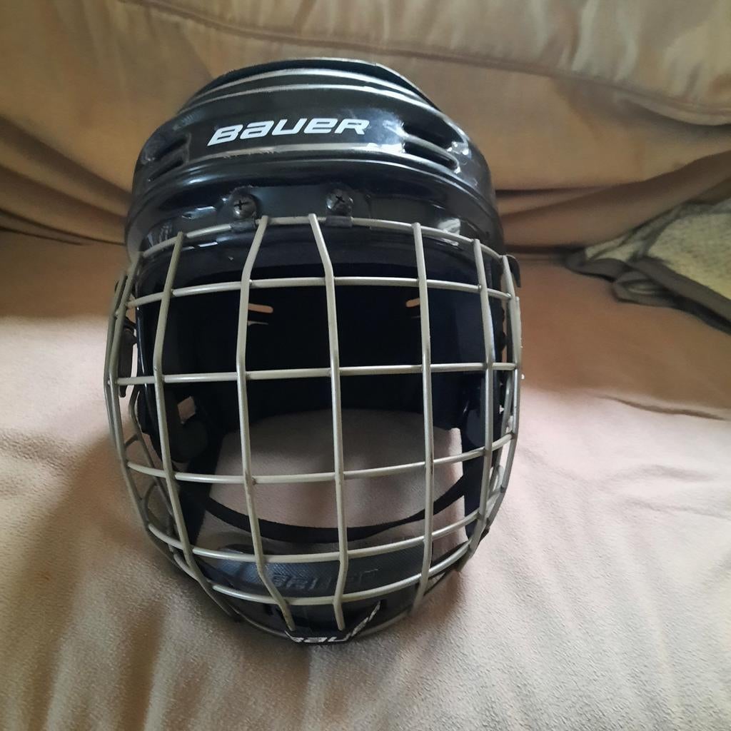 Ijshockey helm , zie foto's . Voor volwassene ., Sport en Fitness, Ophalen of Verzenden, Gebruikt, Bescherming
