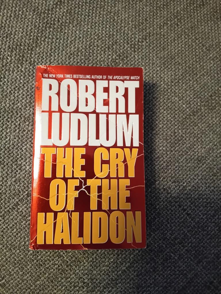 Robert Ludlum - The cry of the halidon, Ophalen of Verzenden, Gelezen, Robert Ludlum