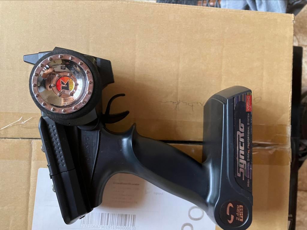 Kyosho syncro 2ghz zender, Ophalen of Verzenden, Zo goed als nieuw