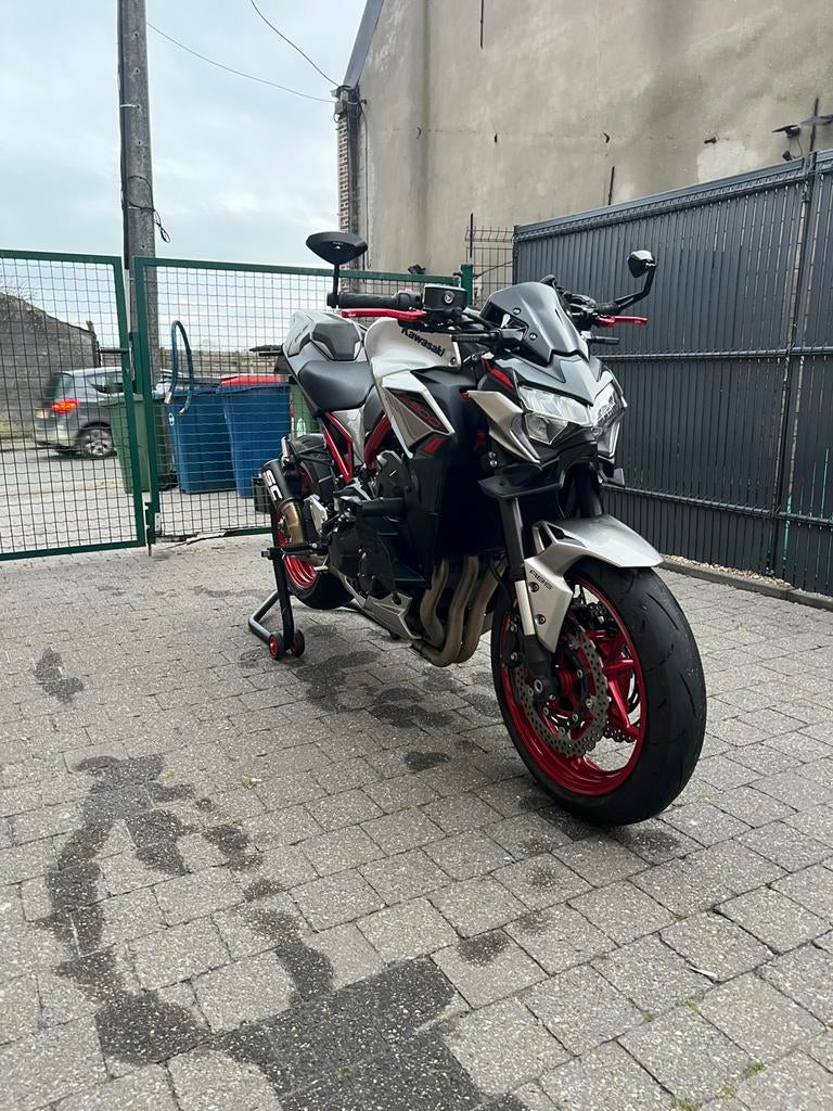 Kawasaki z900 2023 A2 zwart/rood/grijs, Motoren, 4 cilinders, 948 cc, Meer dan 35 kW, Minimaal motorrijbewijs A2