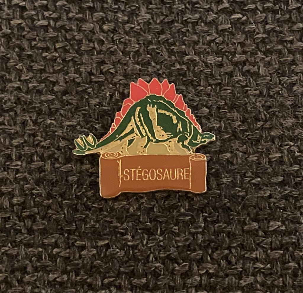 PIN - STEGOSAURE - DINOSAURUS - DINOSAURE, Envoi, Utilisé, Animal et Nature, Insigne ou Pin's