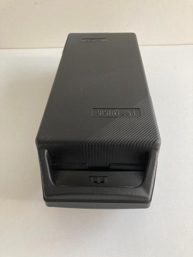 Vintage opbergbox voor 12 muziek cassettes, Cd's en Dvd's, Cassettebandjes, Ophalen of Verzenden, Gebruikt, Accessoires, Met bewaardoos, rek of koffer