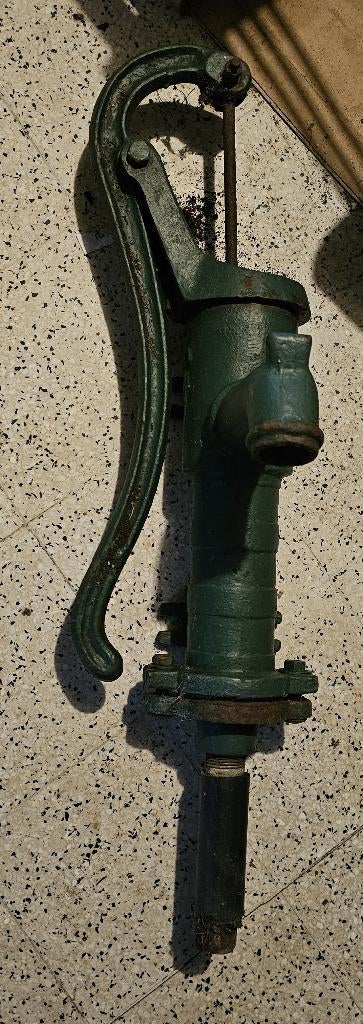 Antieke waterpomp, Ophalen, Gebruikt, Handmatig