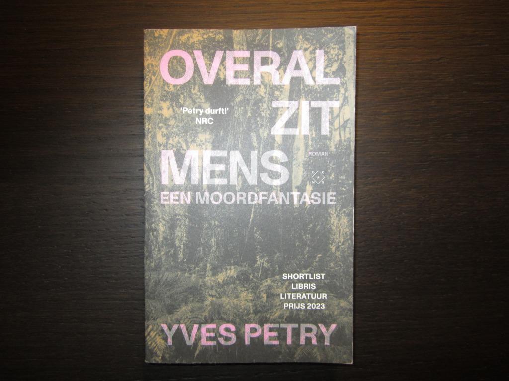 Overal zit mens  -Een moordfantasie-  Yves Petry, Ophalen of Verzenden