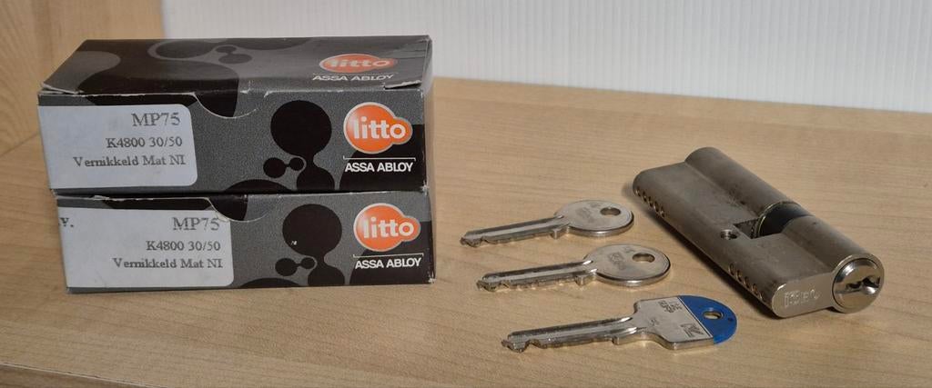 3 cilindersloten Assa Abloy MP75 30/50, Enlèvement