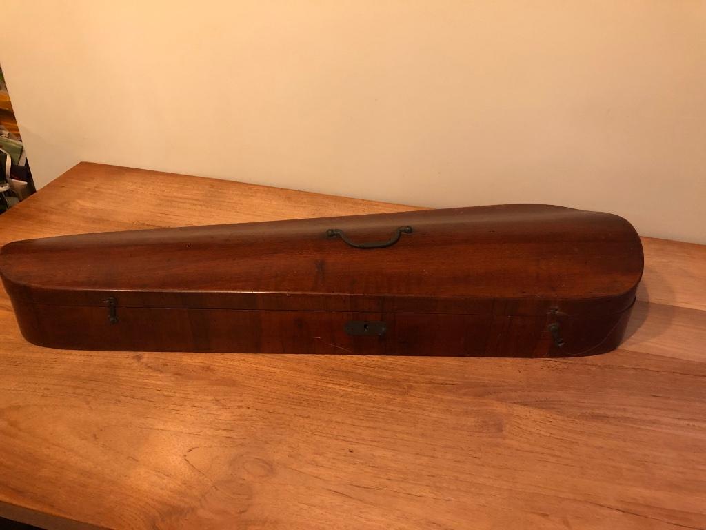 Antieke houten viool koffer, Enlèvement
