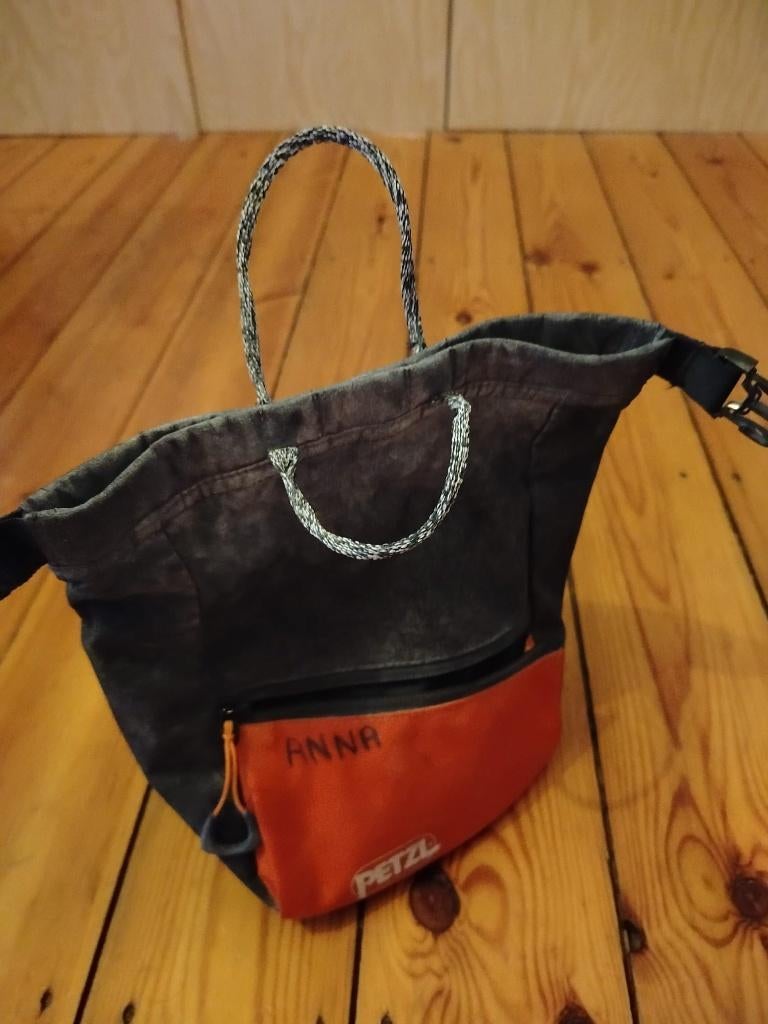 Sac à magnésie d'escalade de bloc PETZL SAKAB et Brosse, Enlèvement ou Envoi, Utilisé