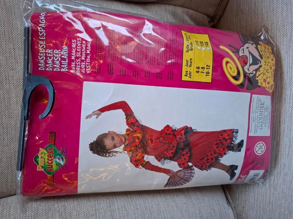 Verkleedkleding, Ophalen, Zo goed als nieuw