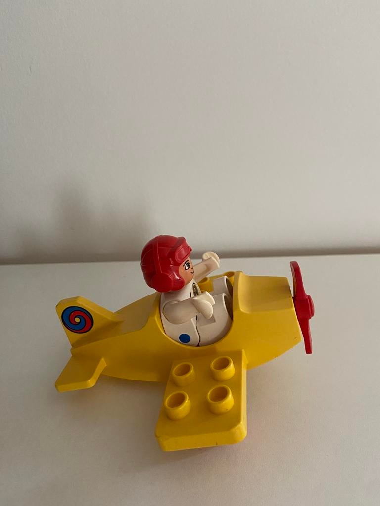 Duplo klein vliegtuig met piloot., Ophalen, Zo goed als nieuw
