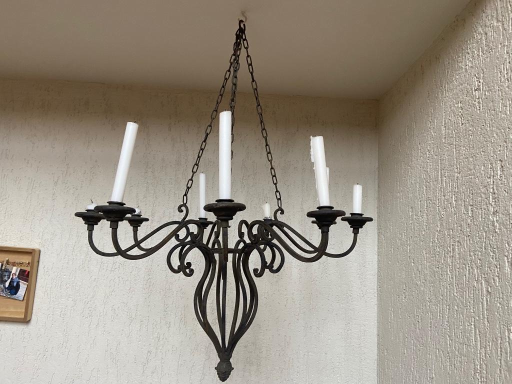 Chandelier suspendu en fer forgé, Enlèvement