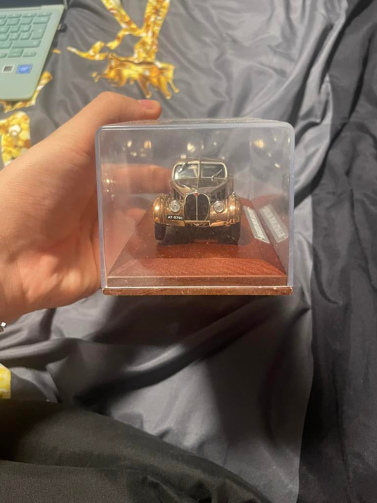 Schaalmodel oude bugatti, Ophalen