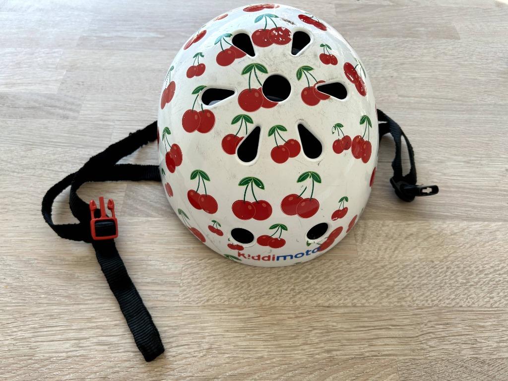 Kiddimoto fietshelm kersen cherry small S, Fietsen en Brommers, Gebruikt, Meisje, Ophalen, S