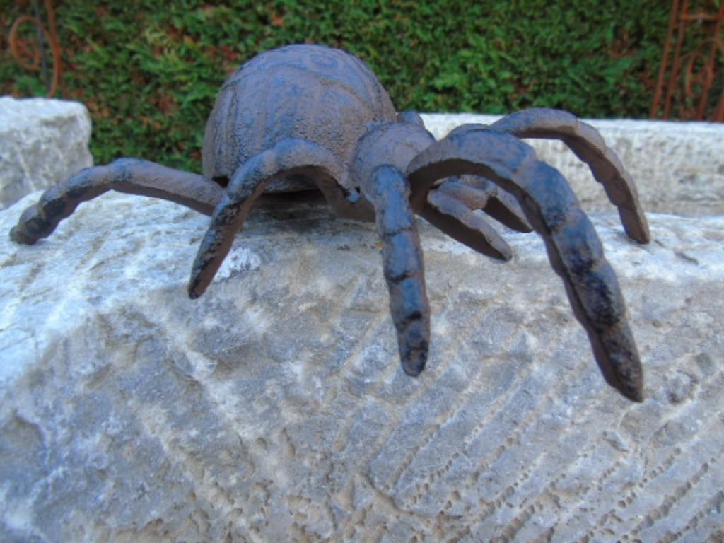 une araignée mygale en fonte pat brun, Enlèvement, Neuf