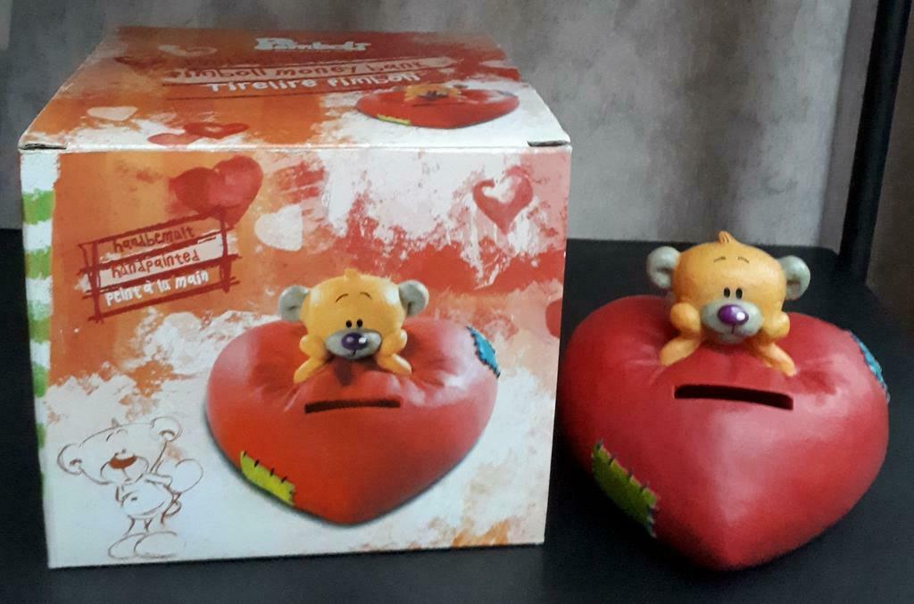 Tirelire coeur Pimboli peinte à la main, neuve dans son emba, Collections, Enlèvement ou Envoi, Neuf, Pierre, Poterie ou Céramique