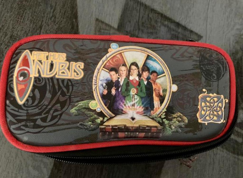 Pennenzak van Het Huis Anubis In heel goede staat!, Ophalen of Verzenden, Zo goed als nieuw