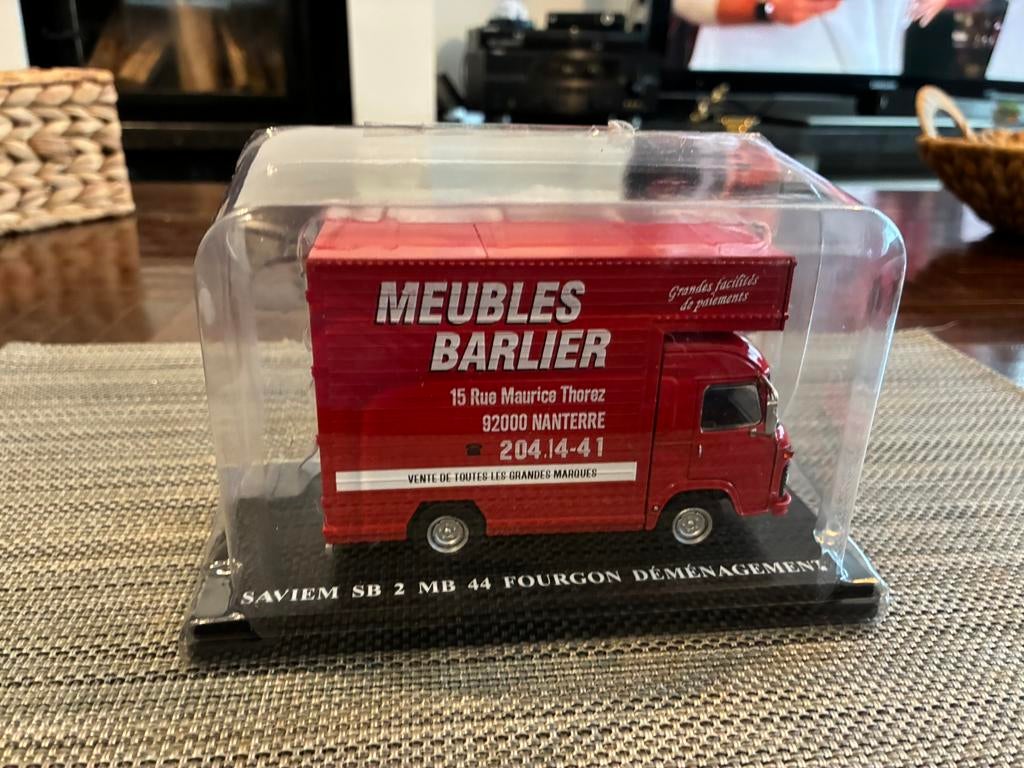 saviem sb 2 fourgon 1/43 ixo hachette collection, Hobby & Loisirs créatifs, Enlèvement, Comme neuf