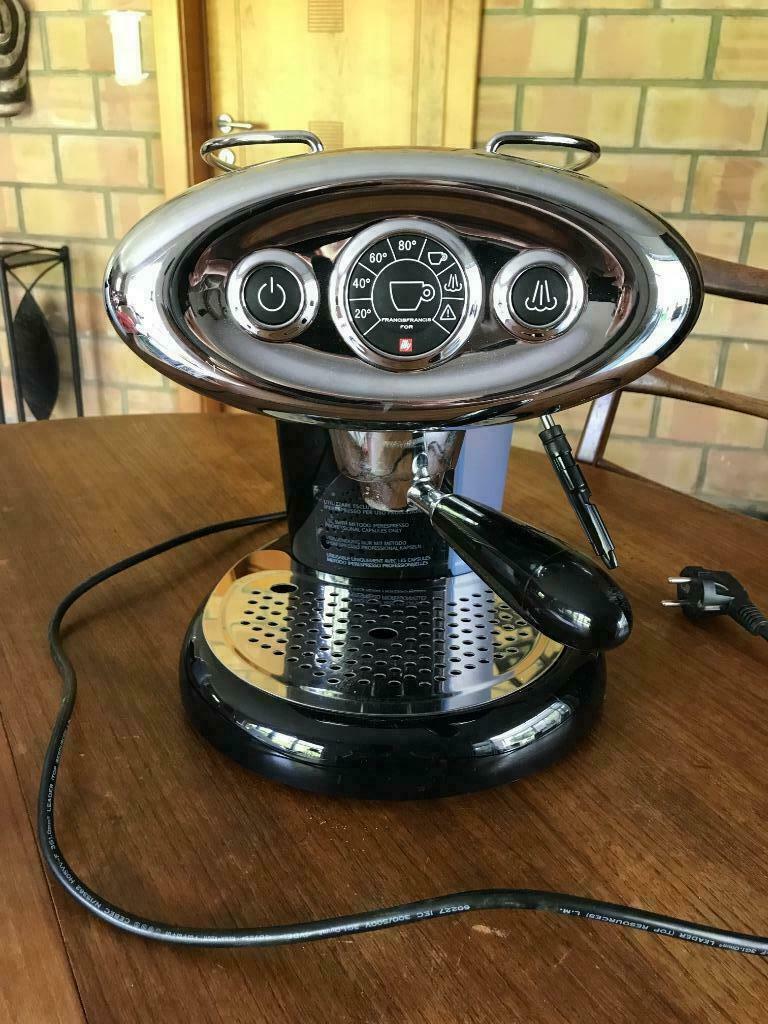 Machine à café ILLY, Machine à espresso, Réservoir d'eau amovible, Dosettes et capsules de café, Enlèvement