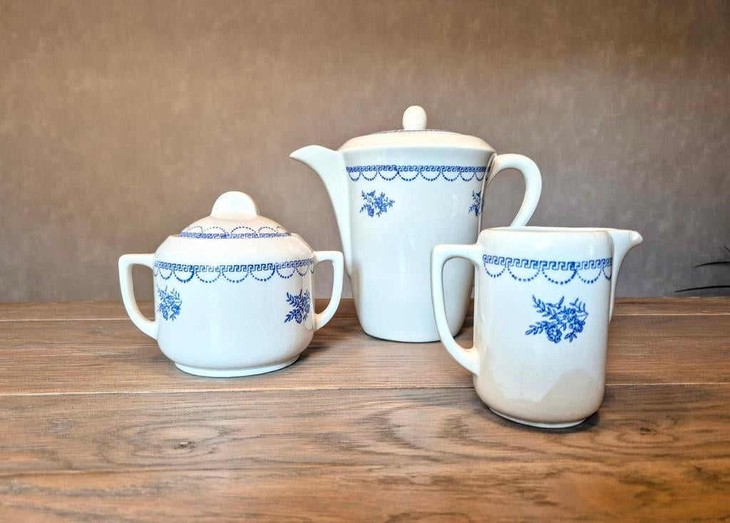 Antiek Céranord St-Amand koffiesetje, kommen en borden., Antiquités & Art, Antiquités | Services (vaisselle) pièces, Enlèvement ou Envoi