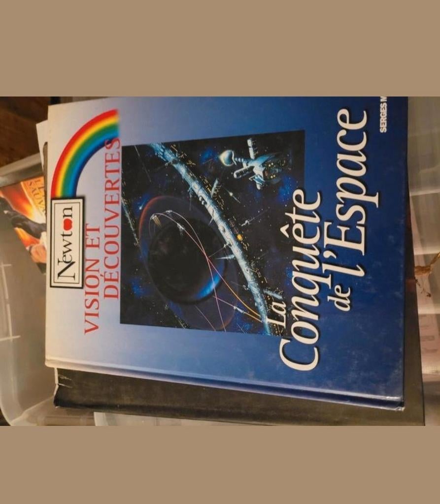 Livre espace, Enlèvement ou Envoi, Comme neuf