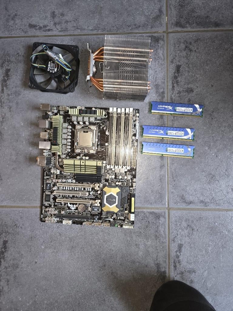 ASUS Sabertooth X58 tuf, Informatique & Logiciels, Cartes mères, Utilisé, Intel, DDR3, Enlèvement ou Envoi