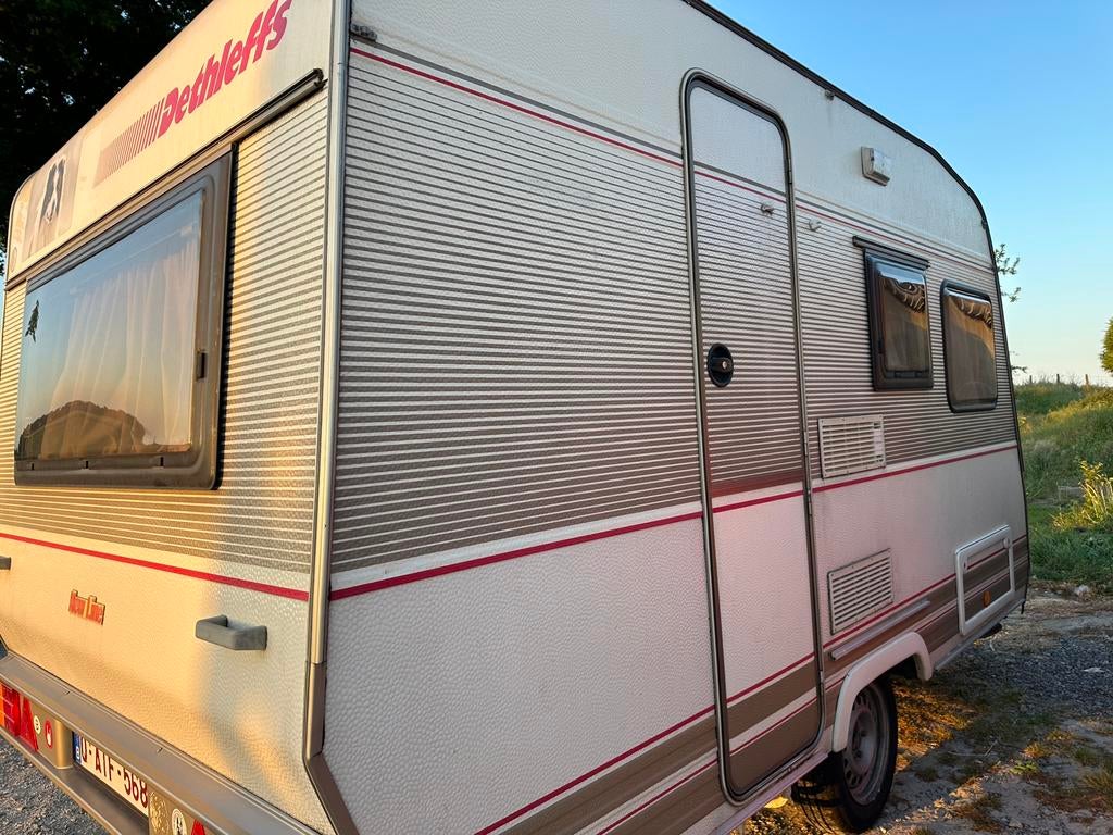 Zeer nette caravan, Caravans en Kamperen, Standaardzit, Bedrijf, Tot en met 3, Kachel