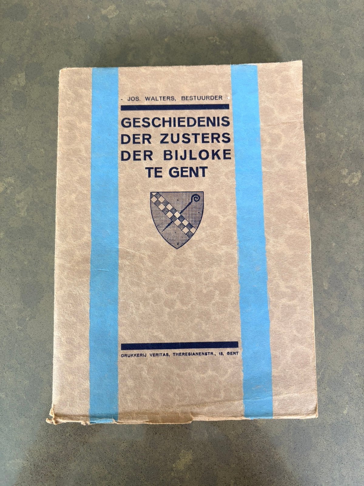 Vintage boek Geschiedenis der Zusters der Bijloke te Gent, Enlèvement ou Envoi, Comme neuf, Jos Walters, 20e siècle ou après