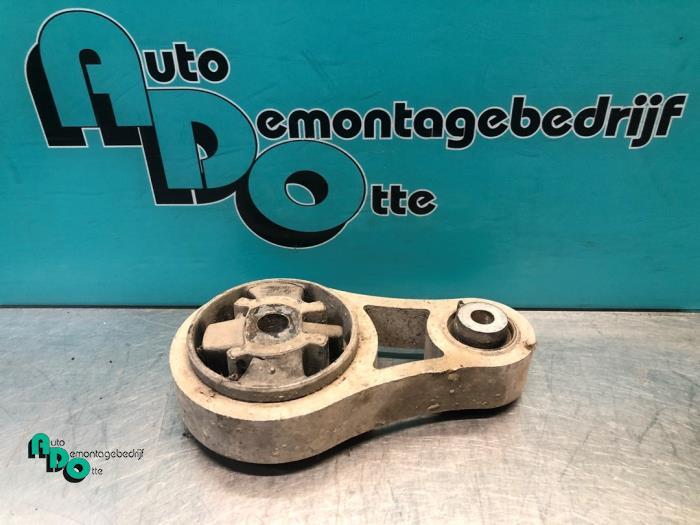 Support moteur d'un Opel Vivaro (Vivaro 01-), Autos : Pièces & Accessoires, -, Opel, 3 mois de garantie, Utilisé
