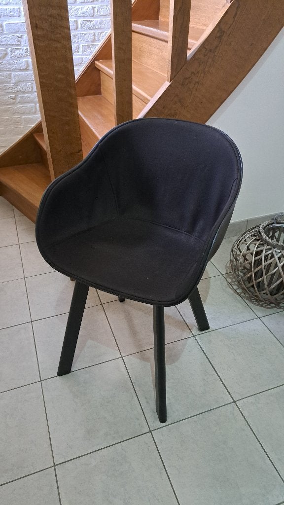 4 moderne zwarte kuipstoelen, Ophalen, Zwart, Kunststof, Zo goed als nieuw