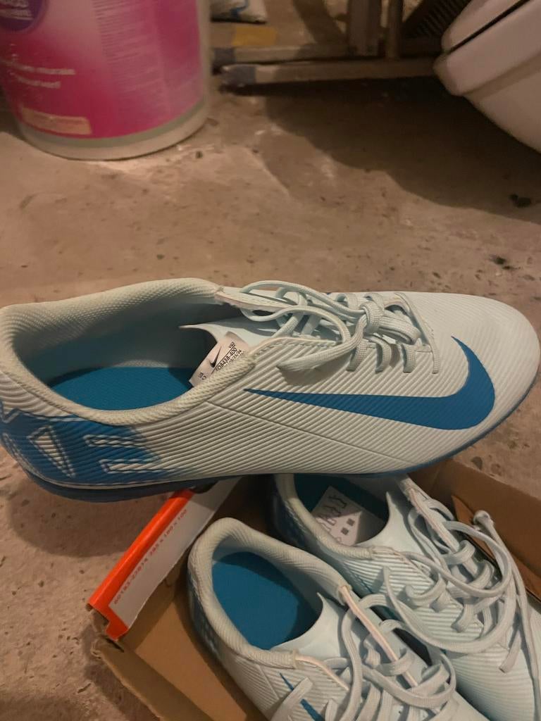 Chaussures nike, Sport en Fitness, Volleybal, Ophalen of Verzenden, Zo goed als nieuw, Schoenen